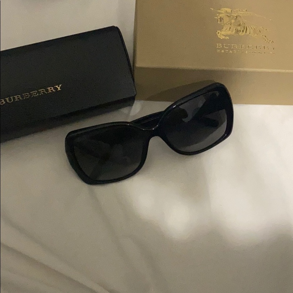 Burberry sunglasses brand new
